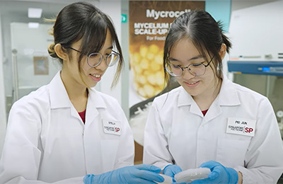 Students working in Future Food Lab